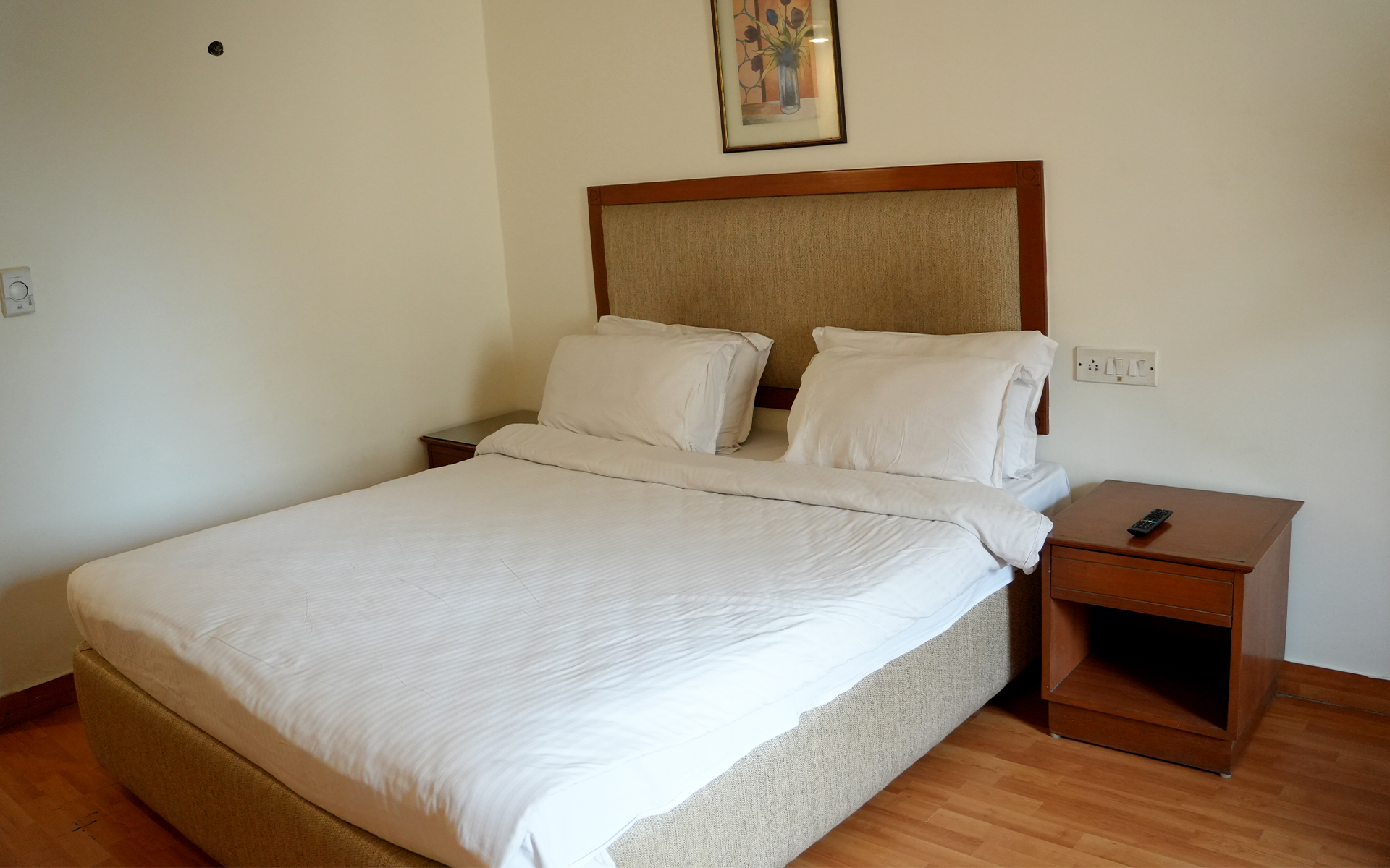 Deluxe Room 1920x1200 (1)