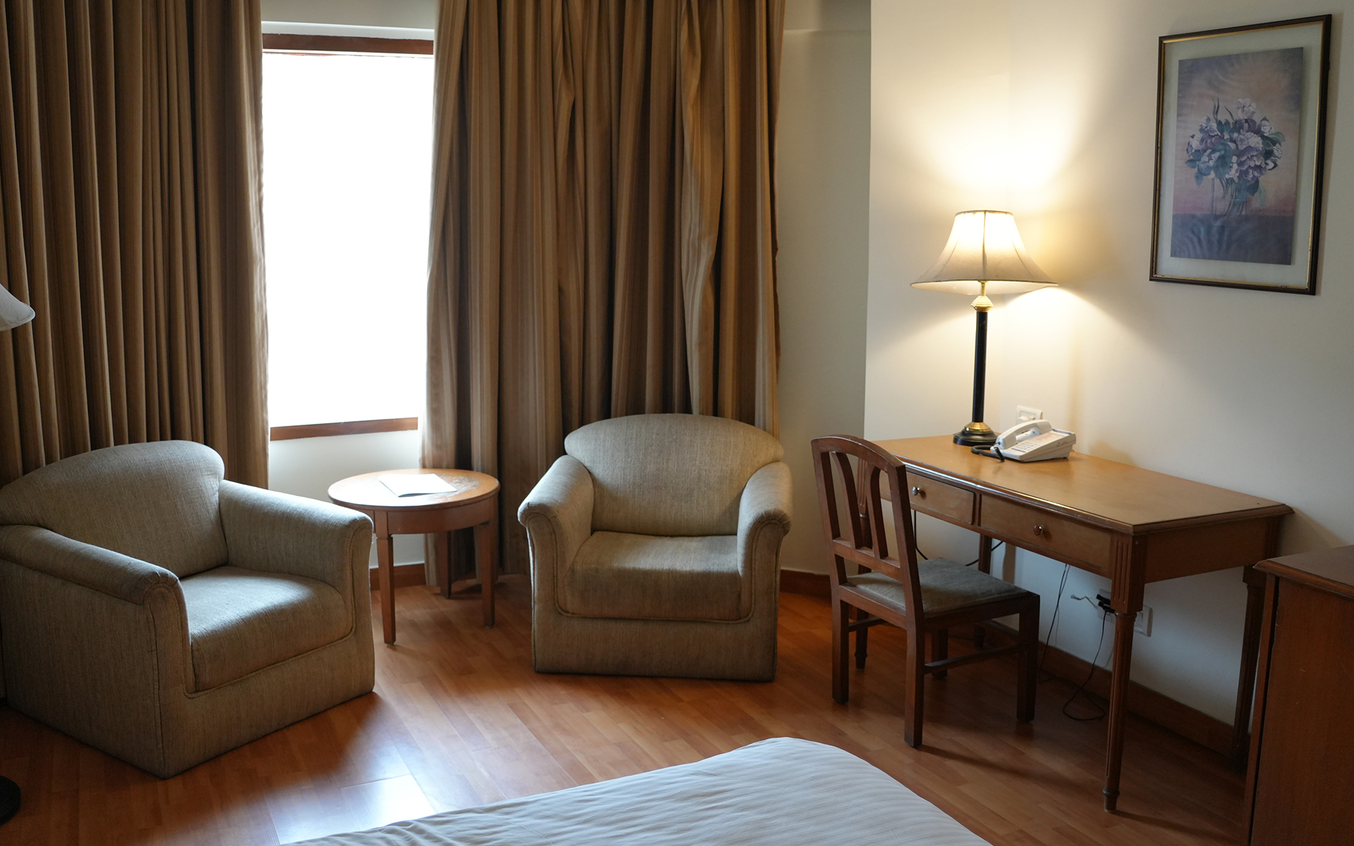 Deluxe Room 1920x1200 (2)