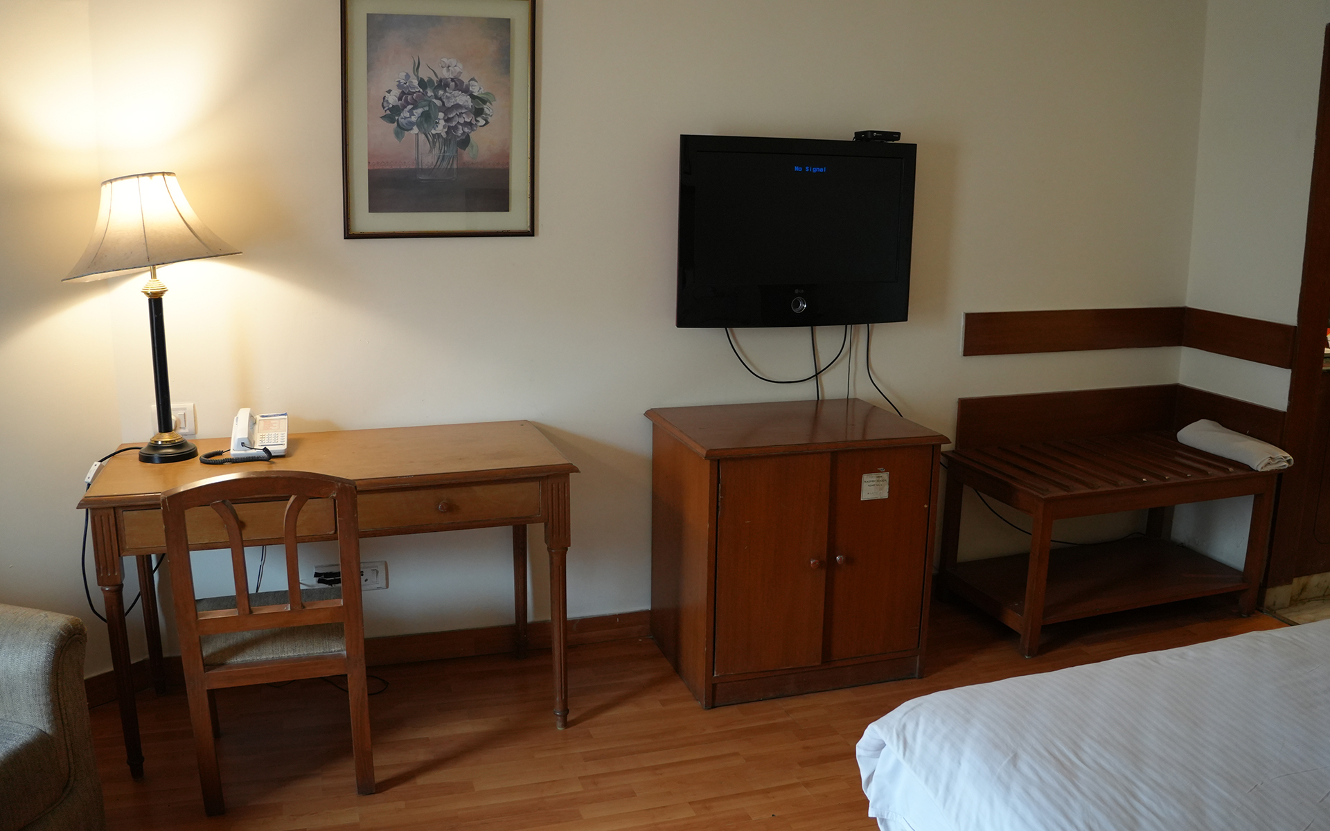 Deluxe Room 1920x1200 (3)