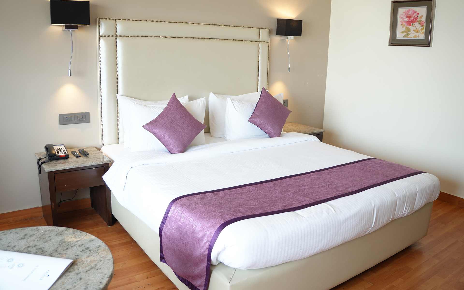 Superior King Bed Room 1920x1200 (1)
