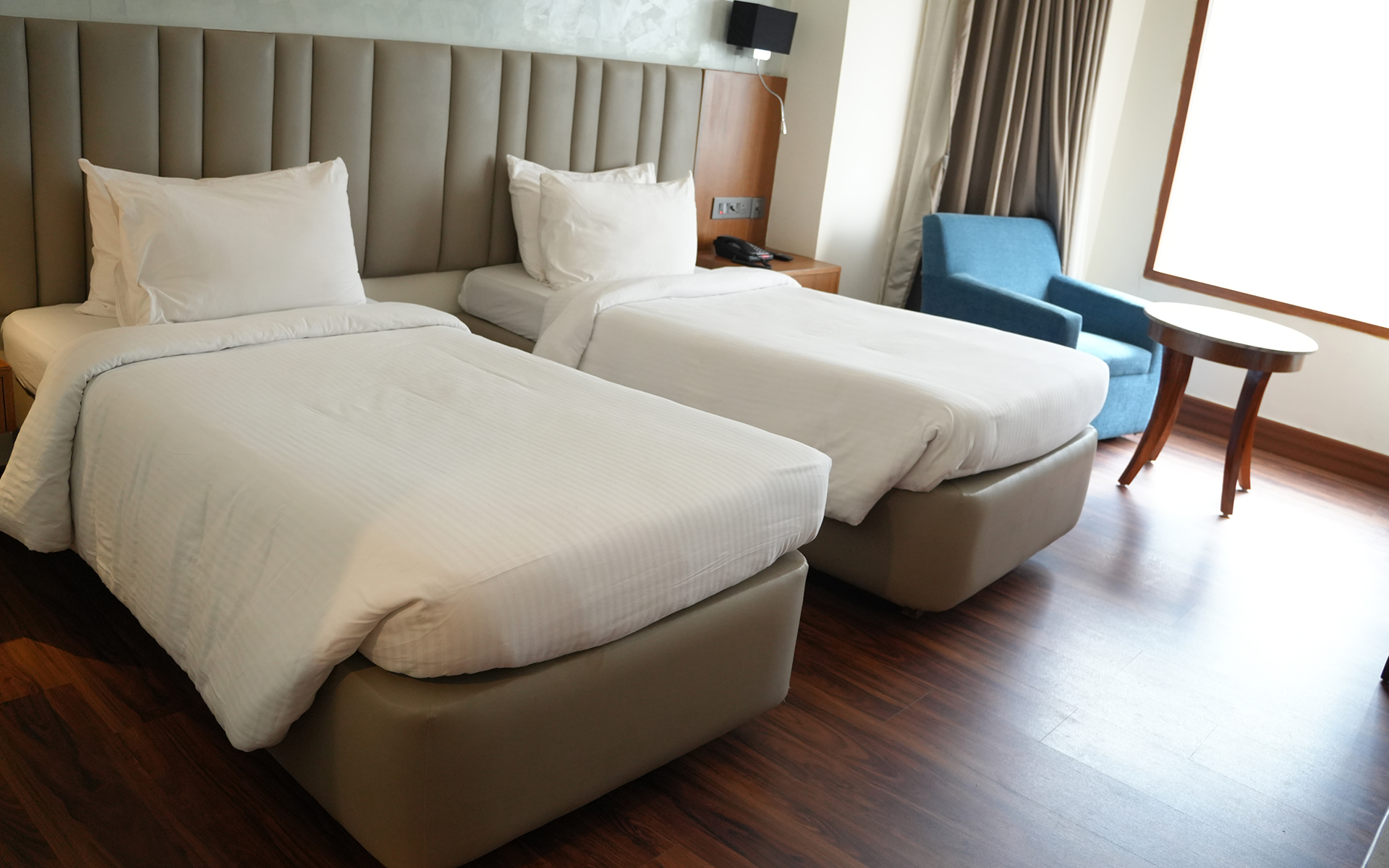 Superior Twin Bed Room 1920x1200 (1)